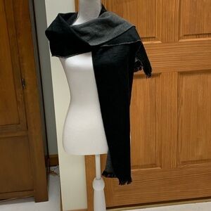 Rainforest long scarf 💯 soft acrylic knit black/grey